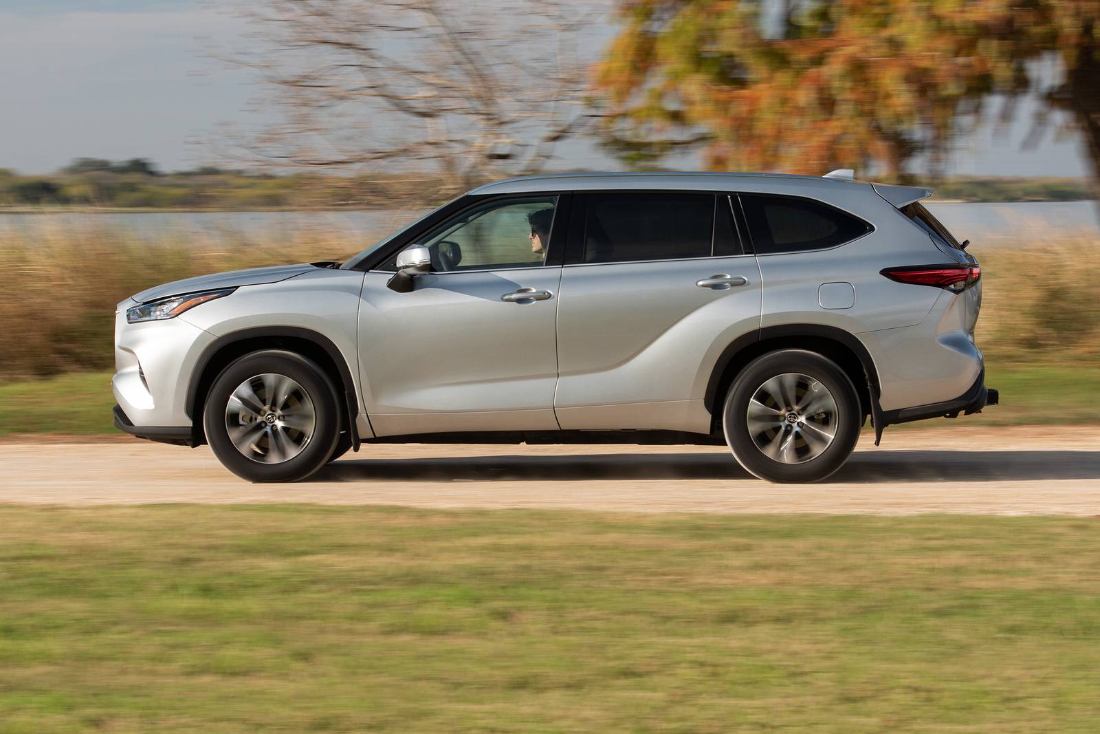 2021 Toyota Highlander, manufacturer photo